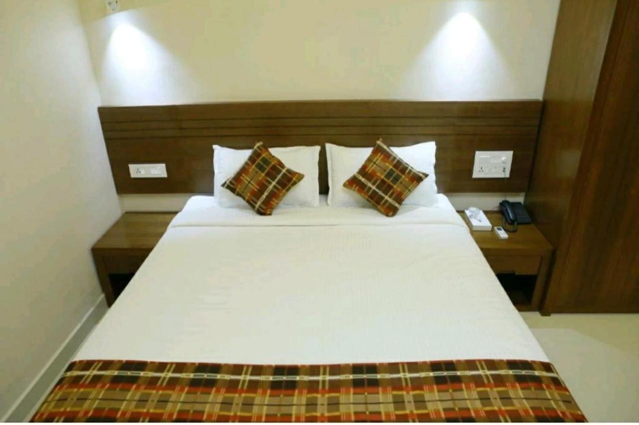 Prince Homestay & Restaurant Rudraprayāg Kültér fotó